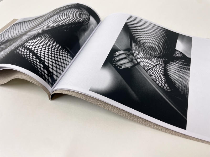 Tights in IKEBUKURO - 森山大道 | AKIO NAGASAWA