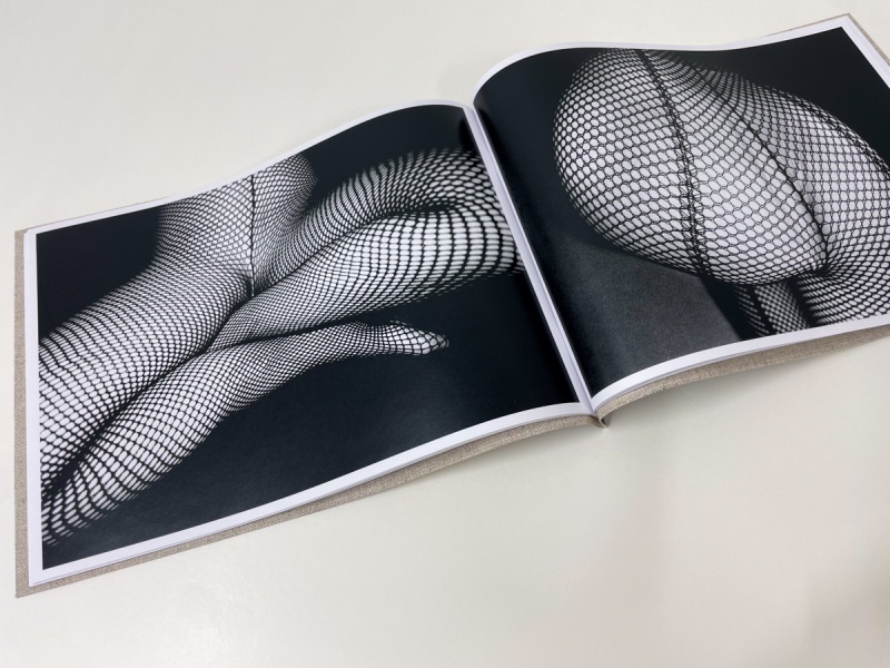 Tights in IKEBUKURO - 森山大道 | AKIO NAGASAWA