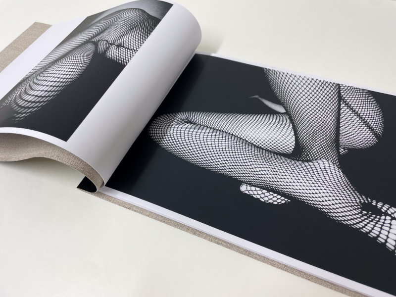 Tights in IKEBUKURO - 森山大道 | AKIO NAGASAWA