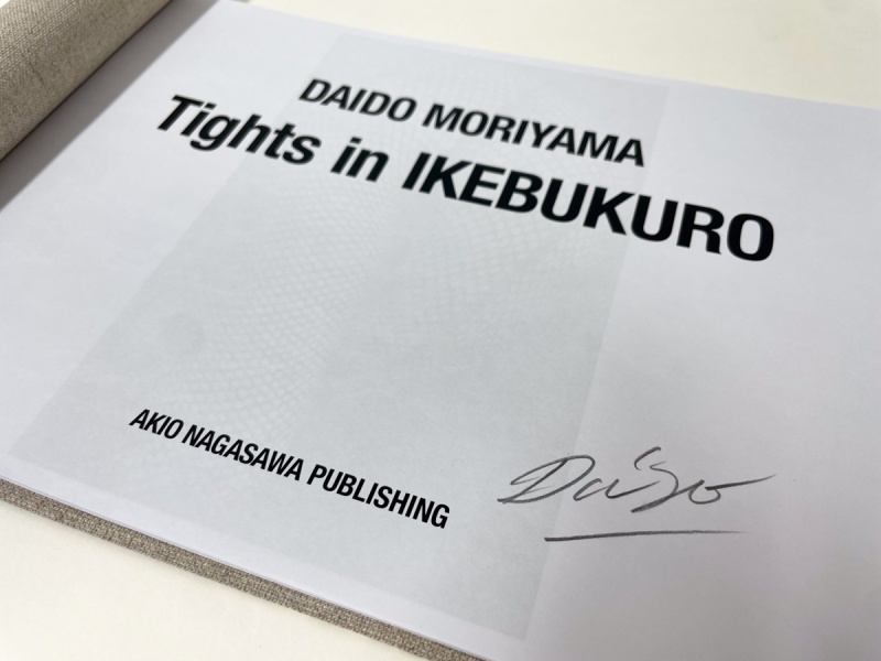 Tights in IKEBUKURO - 森山大道 | AKIO NAGASAWA